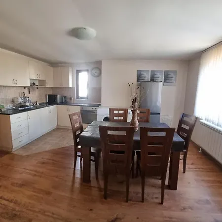 апартментс Apartment *
